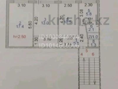 3-комнатная квартира · 62 м² · 2/5 этаж, Майкудук, Майкудук, 16й микрорайон 49 за 12 млн ₸ в Караганде, Алихана Бокейханова р-н