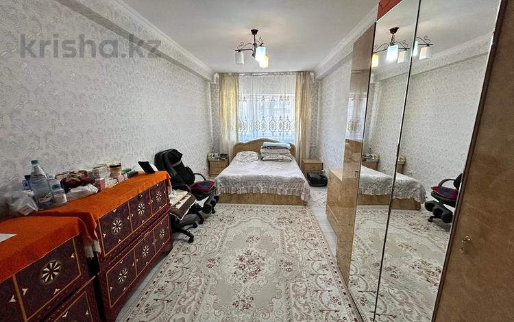 4-бөлмелі пәтер · 170 м² · 3/3 қабат, Голубые пруды ш/а., бағасы: 46 млн ₸ в Караганде, Алихана Бокейханова р-н — фото 2
