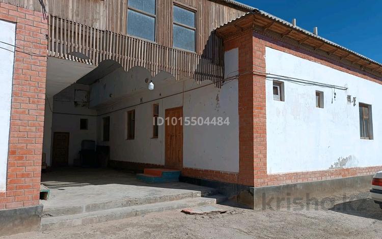 Отдельный дом · 5 комнат · 250 м² · 10 сот., Қазбек Төреманова 44 — ГАИ диагностика за 170 000 ₸ в  — фото 2