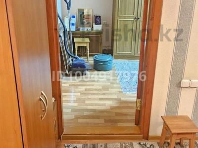 2-комнатная квартира · 65 м² · 2/5 этаж, мкр 5 — Перекрёсток пятого микрорайона,улица Есет Батыра за 130 000 ₸ в Актобе