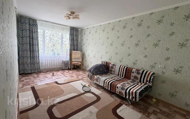 3-комнатная квартира · 70 м² · 4/5 этаж, мкр 8, Гришина за 19.5 млн ₸ в Актобе — фото 2