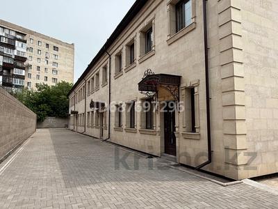 Отдельный дом · 8 комнат · 220 м² · 6 сот., мкр Новый Город, Комисарова 2Б за 130 млн 〒 в Караганде, Казыбек би р-н