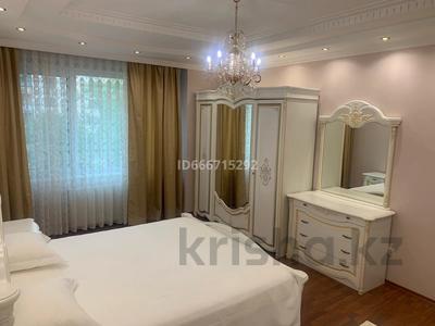 Пәтерлер в Алматы: 3-бөлмелі пәтер · 130 м² · 5/14 қабат · ай сайын, Достык 97, бағасы: 1 млн 〒 3-бөлмелі пәтер · 130 м² · 5/14 қабат · ай сайын, Достык 97, бағасы: 1 млн 〒 в Алматы, Медеуский р-н