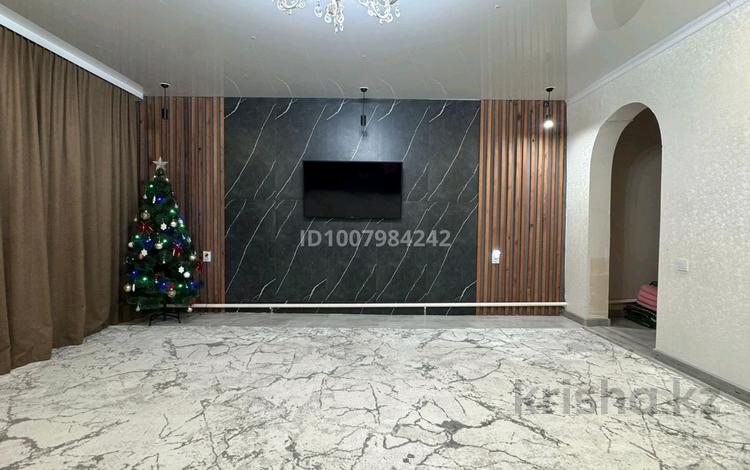 Отдельный дом · 3 комнаты · 107.9 м² · 5.7 сот., мкр Омега, Краснодарская 1/2 — Ашхабадская за 24 млн ₸ в Уральске — фото 2