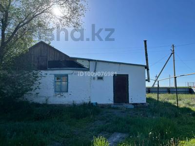 Часть дома · 3 комнаты · 51.7 м² · 71.5 сот., Бейбітшілік 2 — Хромтау ауданы Сарысай ауылы за 5.7 млн ₸