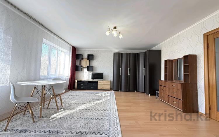 5-бөлмелі пәтер · 109.7 м² · 3/5 қабат, Республики 4/3 — Мкрн Самал, бағасы: 40 млн ₸ в Астане, р-н Байконур — фото 2