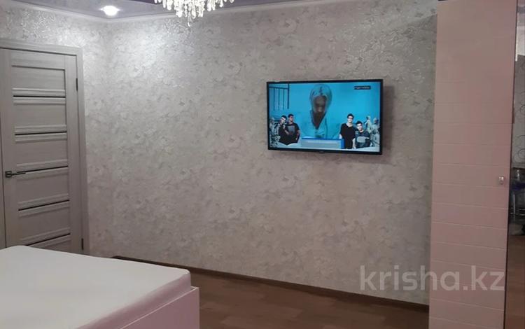 3-комнатная квартира · 70 м² · 1/9 этаж, Камзина за 400 000 ₸ в Павлодаре — фото 2