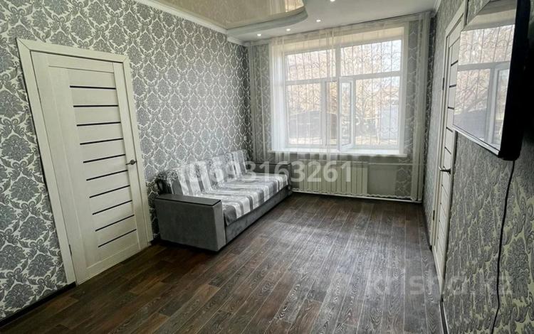 2-бөлмелі пәтер, 38 м², 1/2 қабат ай сайын, Шакарима 113, бағасы: 110 000 〒 в Семее — фото 2