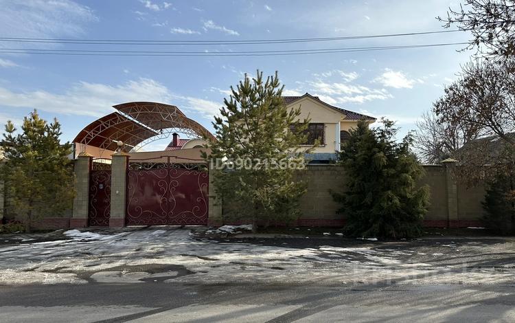 Отдельный дом • 4 комнаты • 242 м² • 9 сот., Кашгари 84 — Абая за 110 млн 〒 в Таразе — фото 2