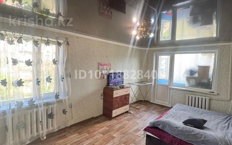 3-комнатная квартира · 63 м² · 4/5 этаж, мкр Юго-Восток, Язева 7 за 19.5 млн ₸ в Караганде, Казыбек би р-н — фото 2