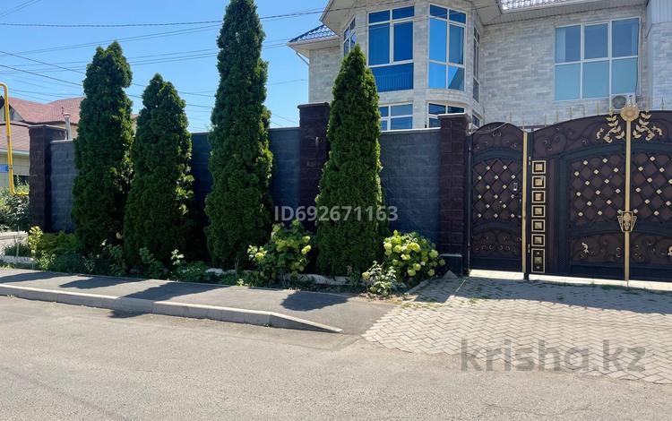 Отдельный дом · 8 комнат · 360 м², мкр Таугуль-3 — Бекет ата и Шайкенова за 2.7 млн 〒 в Алматы, Ауэзовский р-н — фото 116