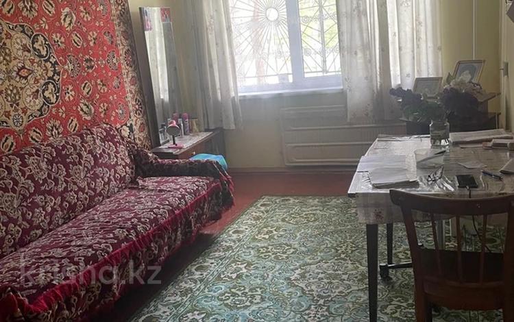 1-комнатная квартира · 32 м² · 1/5 этаж, 4 мкр 3 за 70 000 ₸ в Таразе — фото 2