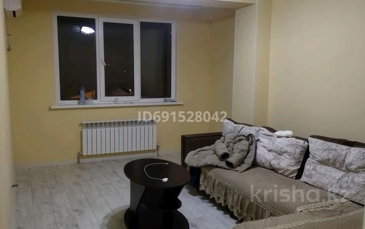 2-комнатная квартира, 70 м², 3/13 этаж помесячно, Есенова 160/3 — Тойота центр