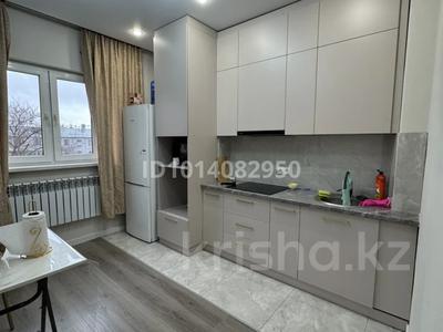 1-бөлмелі пәтер · 41.8 м² · 4/5 қабат, Пр Сейфуллина — Сейфуллина макатаева, бағасы: 40 млн ₸ в Алматы, Алмалинский р-н
