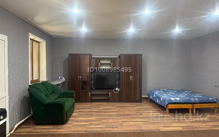 1-комнатная квартира · 50 м² · 2/2 этаж, Косанова 67 за 120 000 ₸ в Семее — фото 2