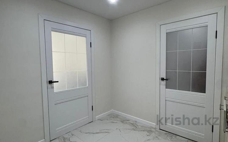 4-комнатная квартира · 57.2 м² · 1/5 этаж, Авангард3 45 за 21.5 млн ₸ в Атырау, мкр Авангард-3 — фото 46