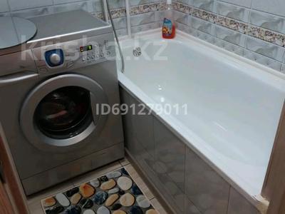 2-комнатная квартира · 48 м² · 2/5 этаж, Строителей 2 за 12 000 〒 в Аксу