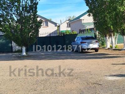Отдельный дом · 5 комнат · 160 м² · 7 сот., ул. Акберен 1 — Теннисный корт за 27 млн ₸ в Актобе, мкр Акжар