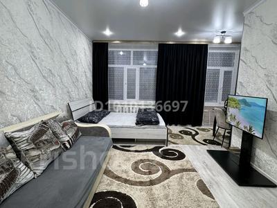 1-бөлмелі пәтер · 30 м² · 1/5 қабат, Агыбай батыра 64, бағасы: 10 000 ₸ в 