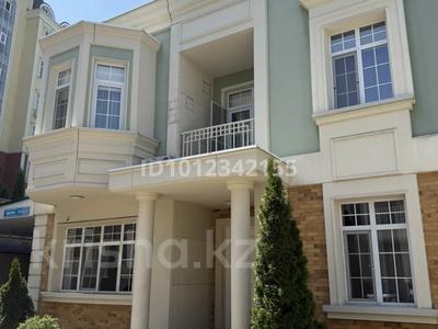 Жеке үй · 8 бөлме · 290 м² · 1 сот., мкр Мирас 174 — Аскарова, бағасы: 520 млн ₸ в Алматы, Бостандыкский р-н