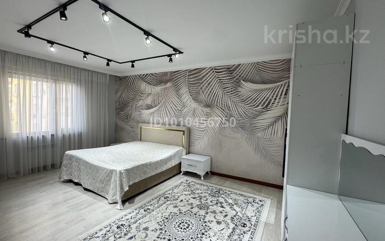 3-бөлмелі пәтер · 100 м² · 11/16 қабат, Алмагүл ш/а. 21 дом, бағасы: 300 000 ₸ в Атырау, мкр. Алмагуль — фото 2