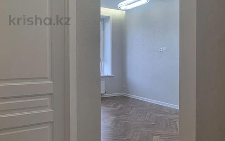1-комнатная квартира · 36 м² · 7/9 этаж, ул. Айнаколь 64 за 26.2 млн ₸ в Астане, Сарайшык р-н — фото 4