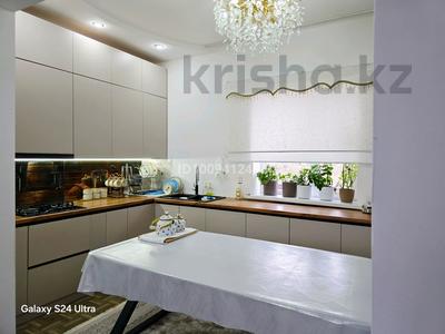 Отдельный дом · 6 комнат · 300 м² · 600 сот., мкр Курсай, Сарымолда досмухамедова 174а за 31 млн ₸ в Атырау