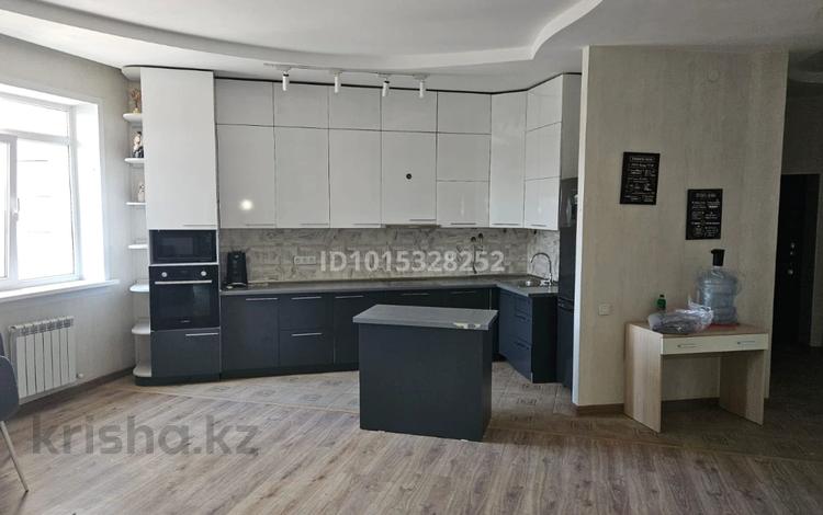 3-бөлмелі пәтер · 100 м² · 10/15 қабат, Абая 150/230, бағасы: 500 000 ₸ в Алматы, Бостандыкский р-н — фото 2