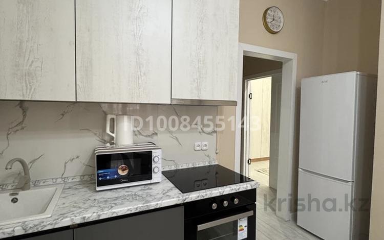1-бөлмелі пәтер · 43 м² · 3/10 қабат, мкр Юго-Восток, Микрорайон Байкена Ашимова 21а, бағасы: 210 000 ₸ в Караганде, Казыбек би р-н — фото 2