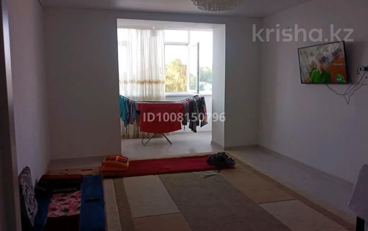 2 комнаты · 81 м² · 2/5 этаж, Губарова 31 — Магазин Экспрасс за 40 000 ₸ в Уральске — фото 3
