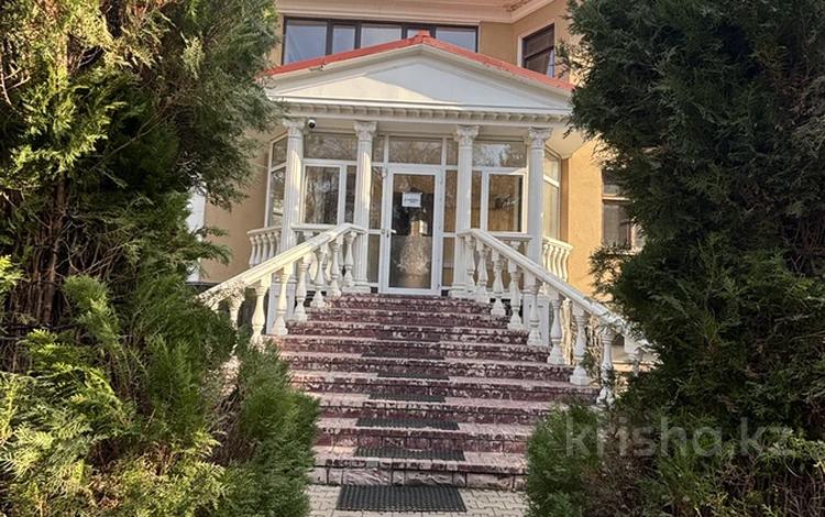 Отдельный дом · 9 комнат · 500 м², Ходжанова 41/2 за 3 млн 〒 в Алматы, Бостандыкский р-н — фото 3