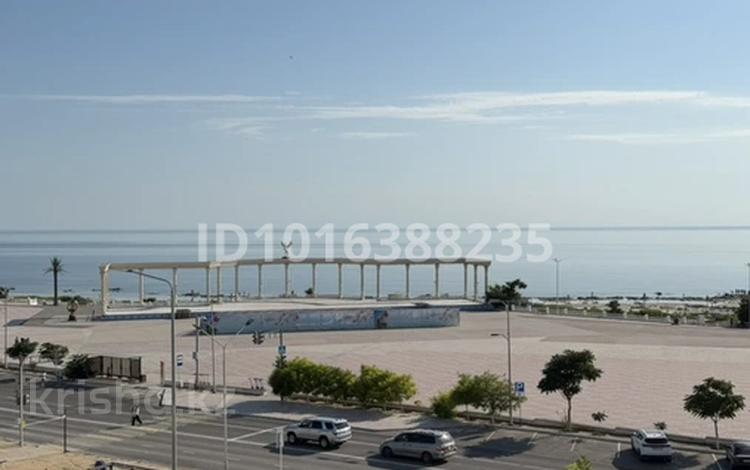 3-комнатная квартира · 73 м² · 3/5 этаж, 15-й мкр 37 — Амфитеатр за 220 000 ₸ в Актау — фото 2