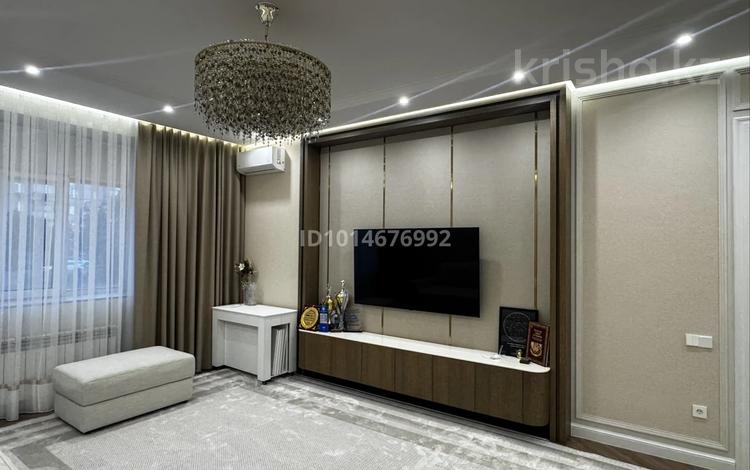 3-бөлмелі пәтер · 90 м² · 2/10 қабат, Степной 2 18/1, бағасы: 70.5 млн ₸ в Караганде, Казыбек би р-н — фото 2