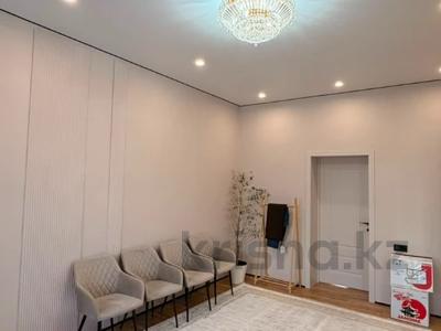 4-бөлмелі пәтер · 148.8 м² · 1/5 қабат, Алтын орда ш/а., Мангилик ел, бағасы: 67 млн ₸ в Актобе, мкр. Алтын орда