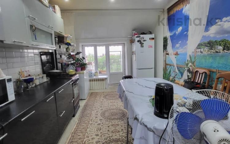 2-комнатная квартира · 72 м² · 6/6 этаж, с тюленина за 19 млн 〒 в Уральске — фото 4