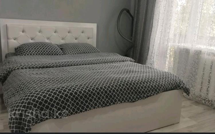 1-бөлмелі пәтер · 40 м², Тауелсиздик 4 — Гипер Дина, БЦ Капитал Плаза, Кол Авто, обл. ГАИ, теннисный корт, лётн, бағасы: 10 000 ₸ в Актобе — фото 2