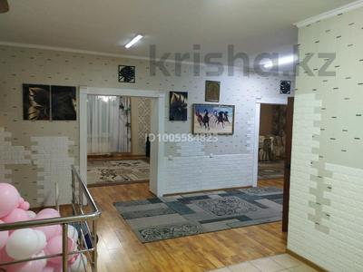 Дом · 4 комнаты · 100 м², 6-й микрорайон, Ворошилова 1/1 — Ворошилова уг.Арыстанбекова за 70 000 〒 в Костанае