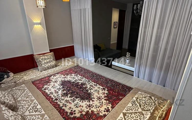 3-комнатная квартира · 135 м² · 7/10 этаж, мкр Керемет 6 за 65 000 ₸ в Алматы, Бостандыкский р-н — фото 2
