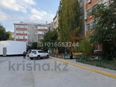 1-бөлмелі пәтер · 50 м² · 4/5 қабат, Жилгородок ш/а., Тынышбаев, бағасы: 130 000 ₸ в Актобе, мкр Жилгородок