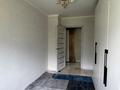 3-комнатная квартира · 59.8 м² · 3/5 этаж, 1мкр 8 — Балкон смотрит на площадку за 6.2 млн ₸ в Качаре — фото 5