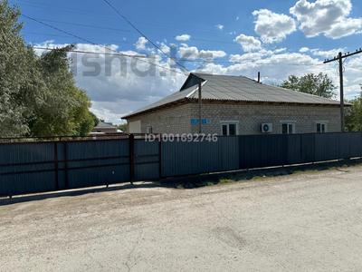 Отдельный дом · 4 комнаты · 180 м² · 20 сот., Алия молдагулова 4 за 5.5 млн 〒 в 