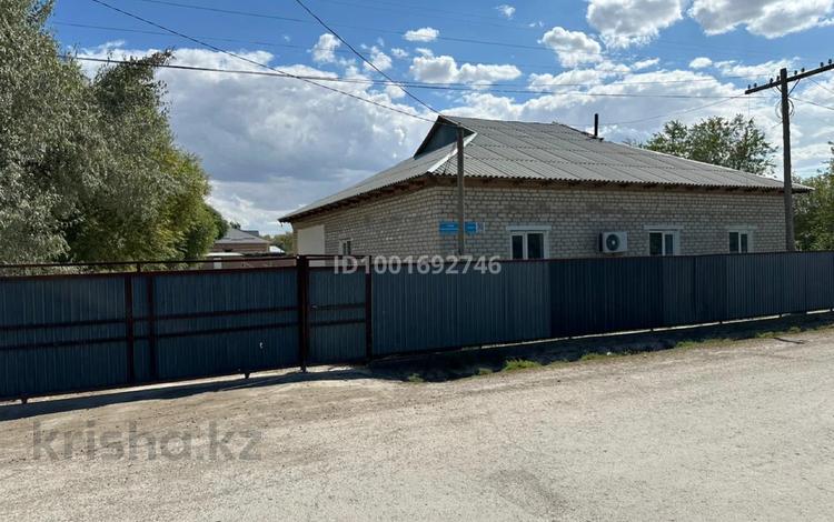 Отдельный дом · 4 комнаты · 180 м² · 20 сот., Алия молдагулова 4 за 5 млн 〒 в  — фото 2