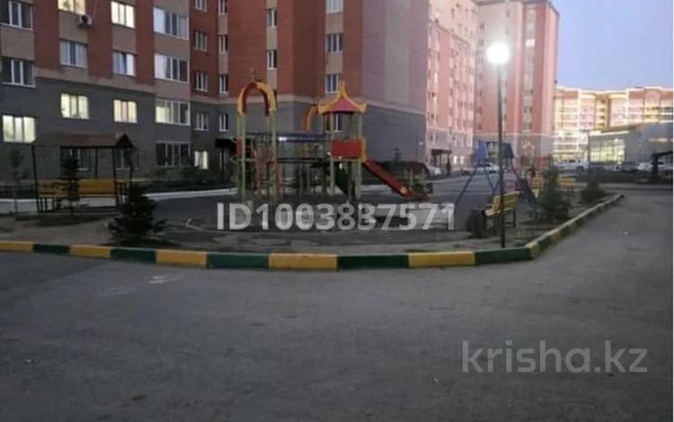 2-комнатная квартира · 64.5 м² · 2/9 этаж, мкр. Алтын орда 1Г — В шаговый доступности школа "Білім", килиника "Дару", супермаркет "Анвар",дет.сад "Нурзерек",парк Здоровья,"Апорт","Арасан де люкс". за 25 млн ₸ в Актобе — фото 3