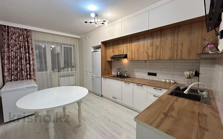 3-комнатная квартира · 106.9 м² · 5/5 этаж, мкр. Алтын орда, тауелсиздик за 40 млн ₸ в Актобе — фото 2