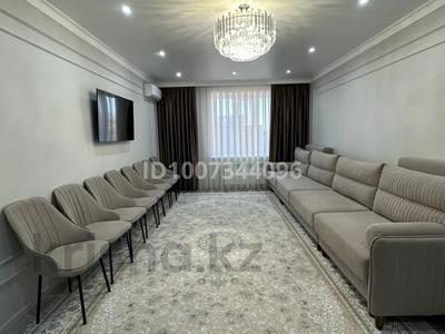 3-комнатная квартира · 104 м² · 5/10 этаж, мкр Юго-Восток, Камали Дүйсембекова 53а — Новая мечеть за 56 млн 〒 в Караганде, Казыбек би р-н