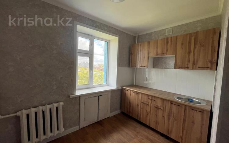 3-бөлмелі пәтер · 60 м² · 9/10 қабат, Юго-Восток ш/а., Мкр Юго-Восток, пр. СТРОИТЕЛЕЙ 13 — Пр. Строителей 13, напротив Арай, бағасы: 20.5 млн ₸ в Караганде, Казыбек би р-н — фото 11