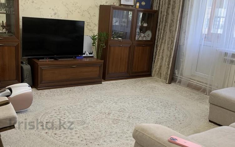 3-комнатная квартира · 64 м² · 4/10 этаж, Голубые Пруды 7 за 25.5 млн ₸ в Караганде, Алихана Бокейханова р-н — фото 2