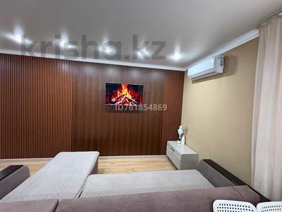 Пәтерлер в Акмолинской обл.: 2-бөлмелі пәтер · 68.2 м² · 2/5 қабат, Габдуллина 43, бағасы: 37 млн 〒 2-бөлмелі пәтер · 68.2 м² · 2/5 қабат, Габдуллина 43, бағасы: 37 млн 〒 в Кокшетау