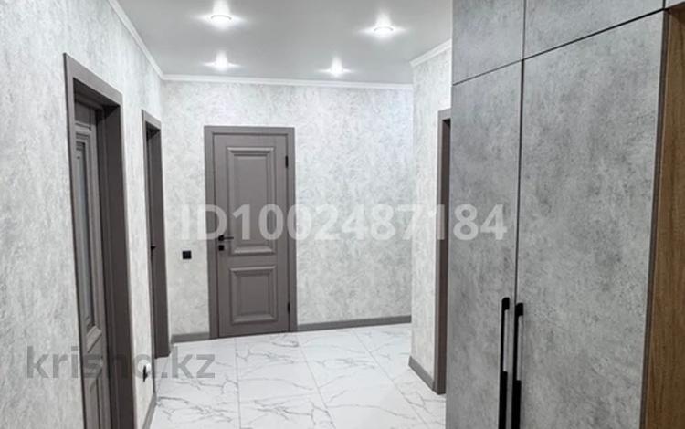 3-комнатная квартира · 97.4 м² · 1/5 этаж, Желтоксан 1/6 — Рынок Караван за 38.5 млн ₸ в Уральске — фото 2