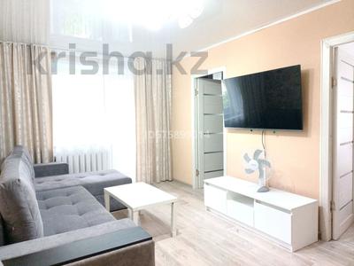 3-бөлмелі пәтер, 50 м², 3/5 қабат тәулігіне, ул Н-Абдирова 23, бағасы: 20 000 〒 в Караганде, Казыбек би р-н